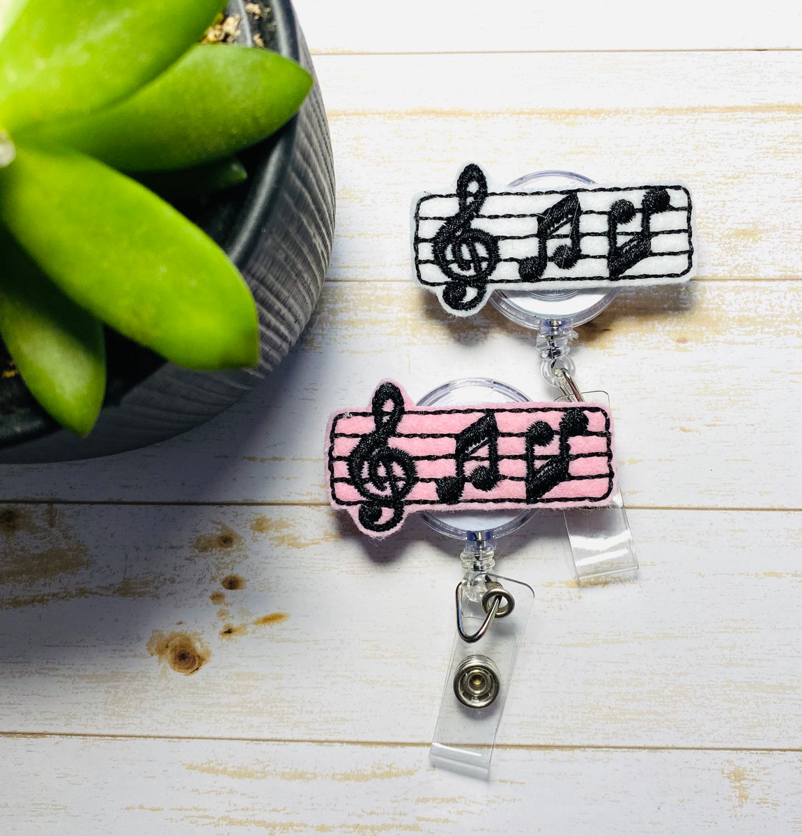 Music notes retractable badge reel – tabbycatclips
